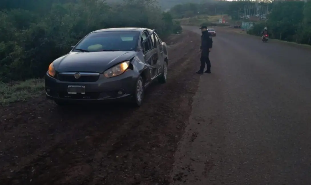 Automovilista hospitalizado tras chocar contra un camión