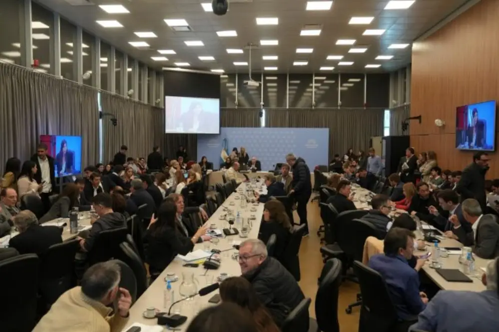 Presupuesto 2026: piden que Caputo dé explicaciones en el Congreso