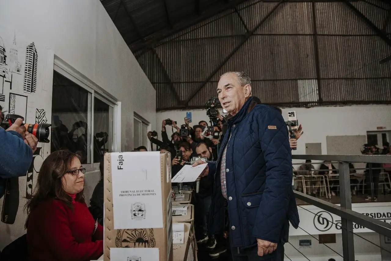 Stelatto emitió su voto y dijo: “Se definen muchas cosas en cuanto a la mirada que puede tener la gente de lo que estamos viviendo hoy en la ciudad”
