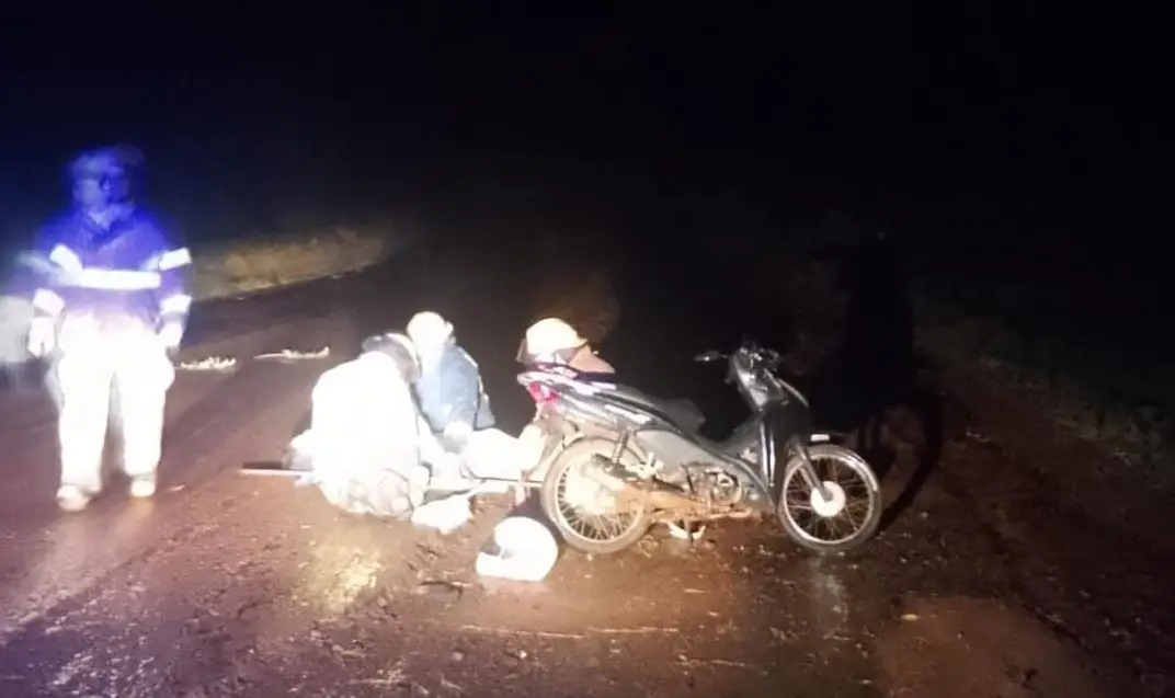Despiste de dejó a un motociclista joven con lesiones graves