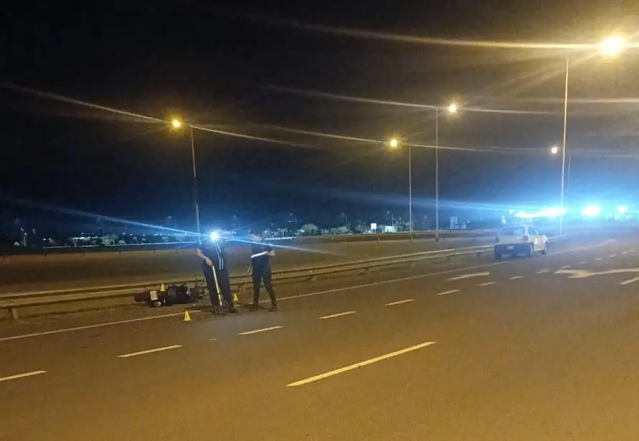 Un niño resultó herido en un choque entre un auto y moto
