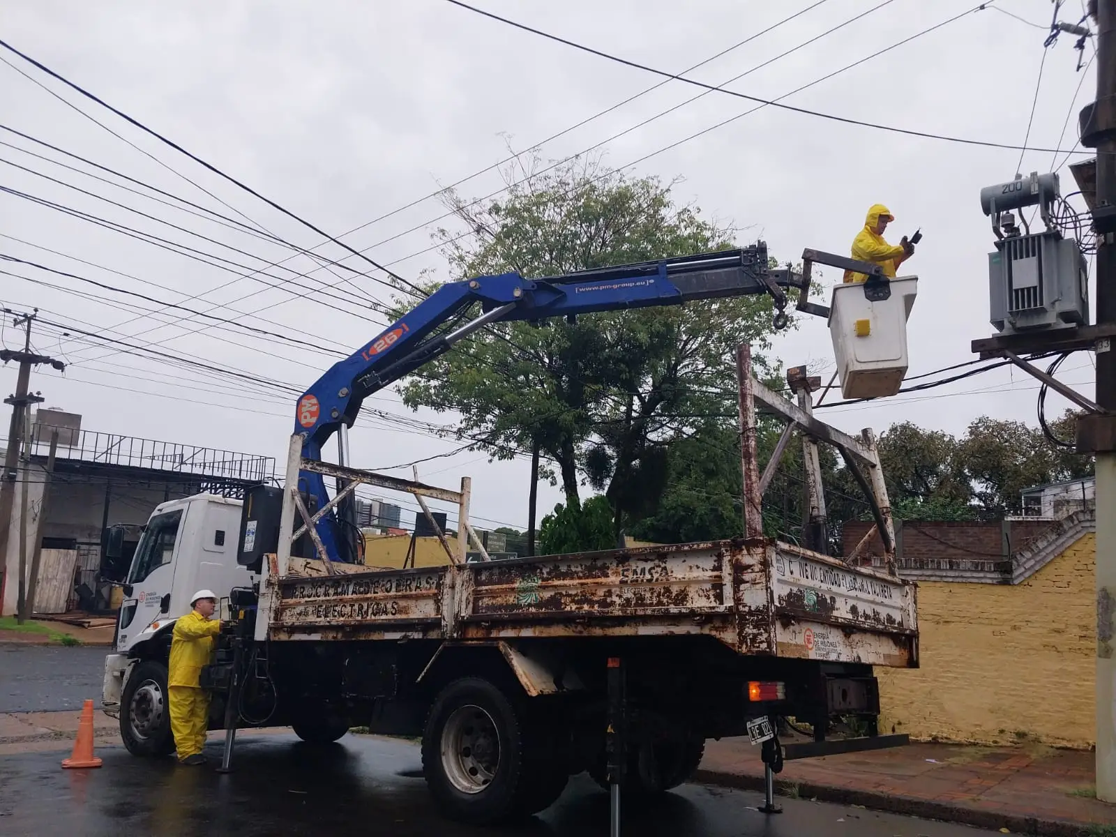 Temporal en Misiones: se recupera el servicio eléctrico en distintos puntos de la provincia