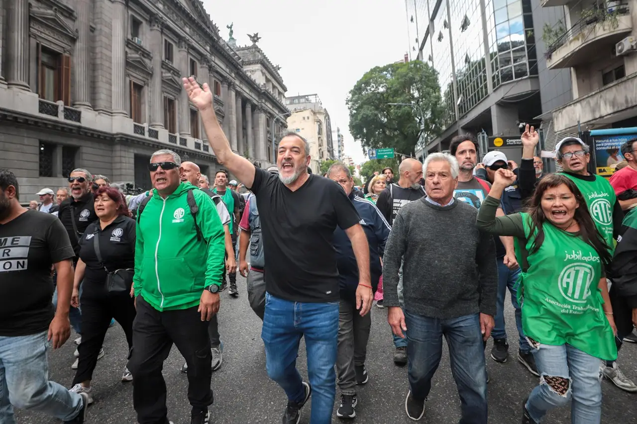 ATE definió un cese de tareas para marchar con los jubilados