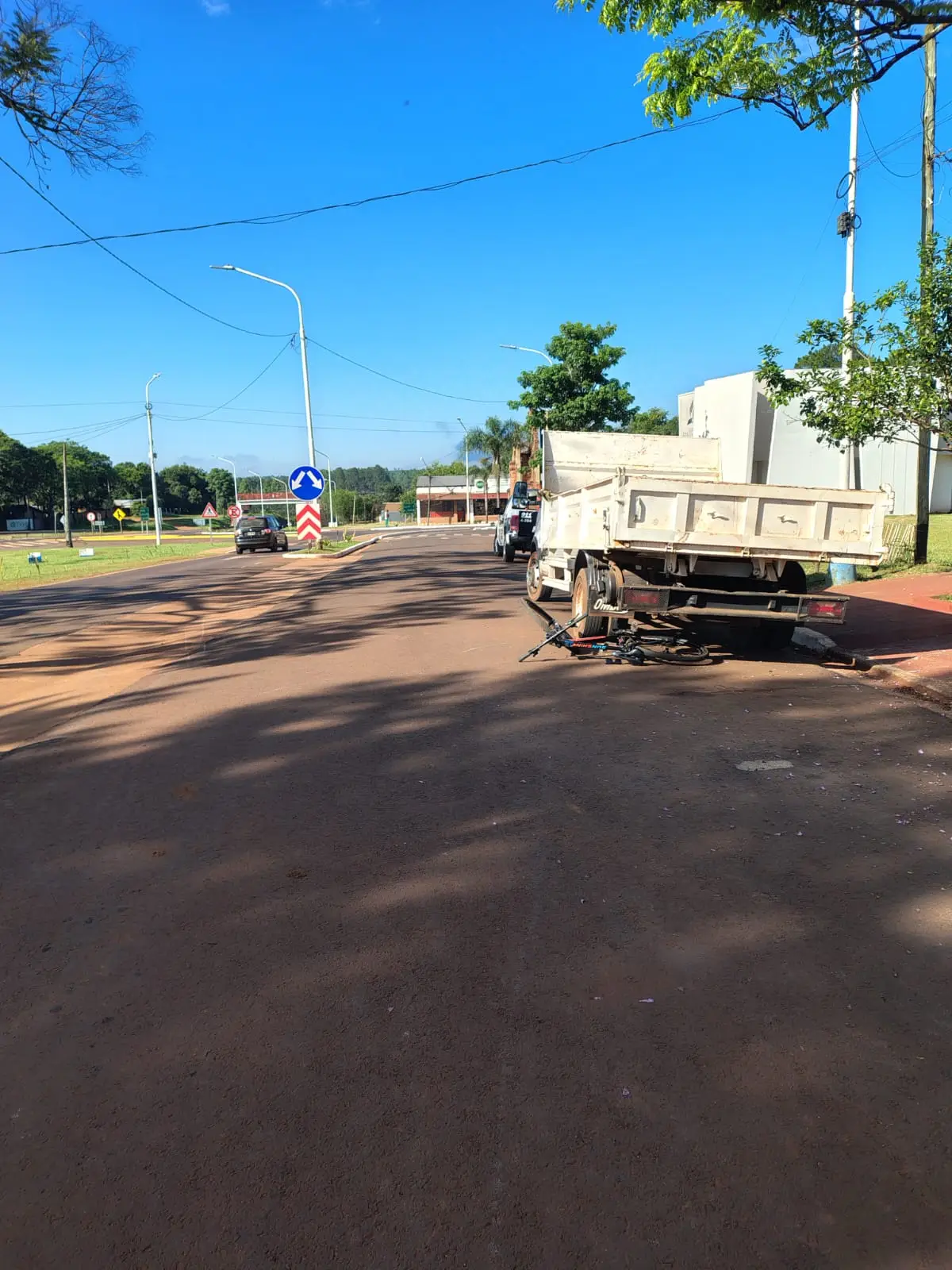 San Ignacio: un camión embistió a una ciclista
