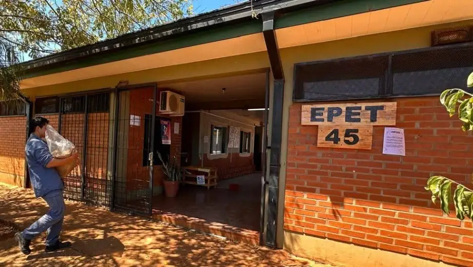 Denuncian gestión corrupta y persecución en la EPET 45