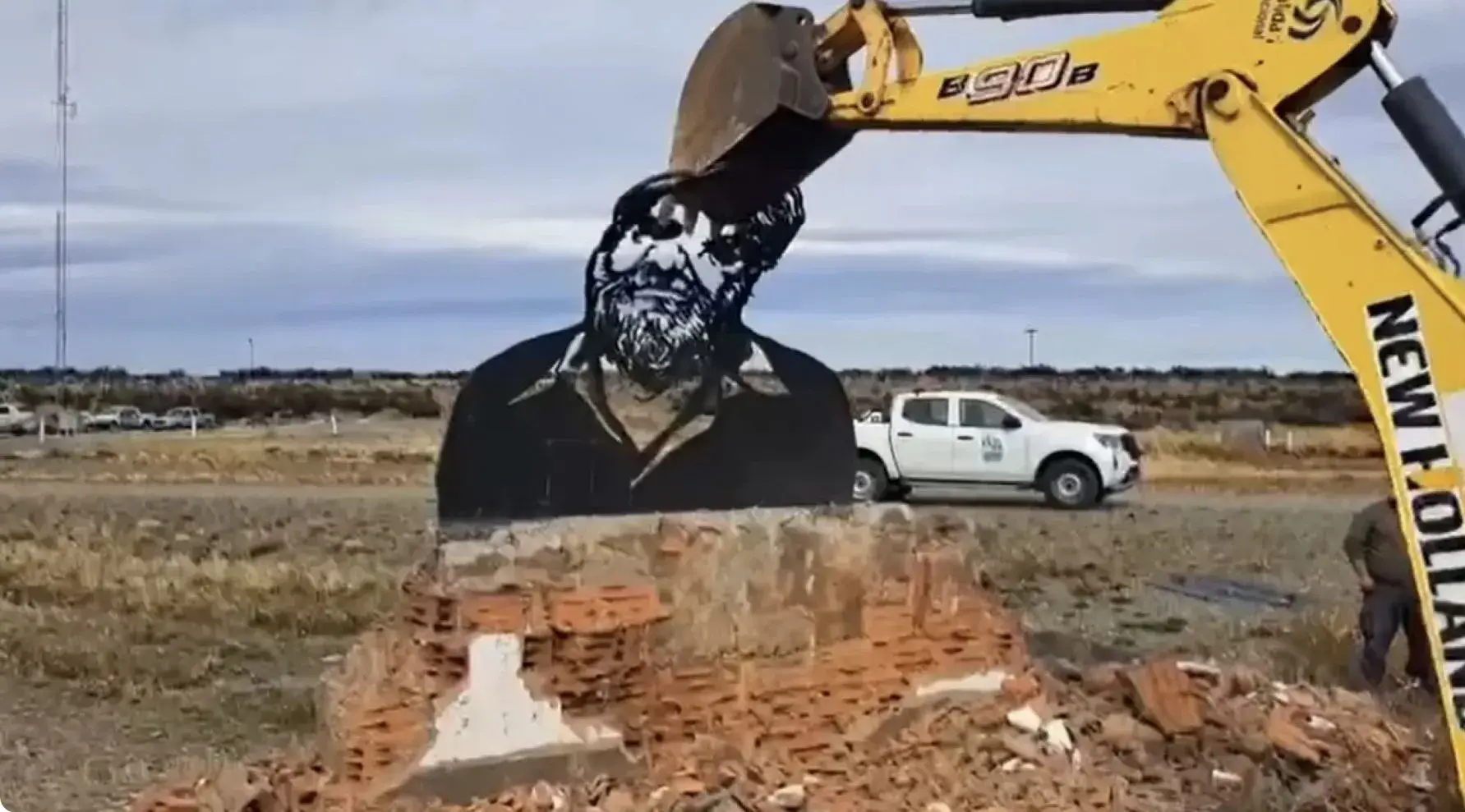 Habló la hija del escritor Osvaldo Bayer, tras la decisión de Milei de destruir su escultura