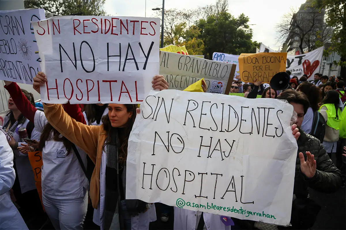 Gran Marcha a la Plaza de Mayo para defender al Garrahan
