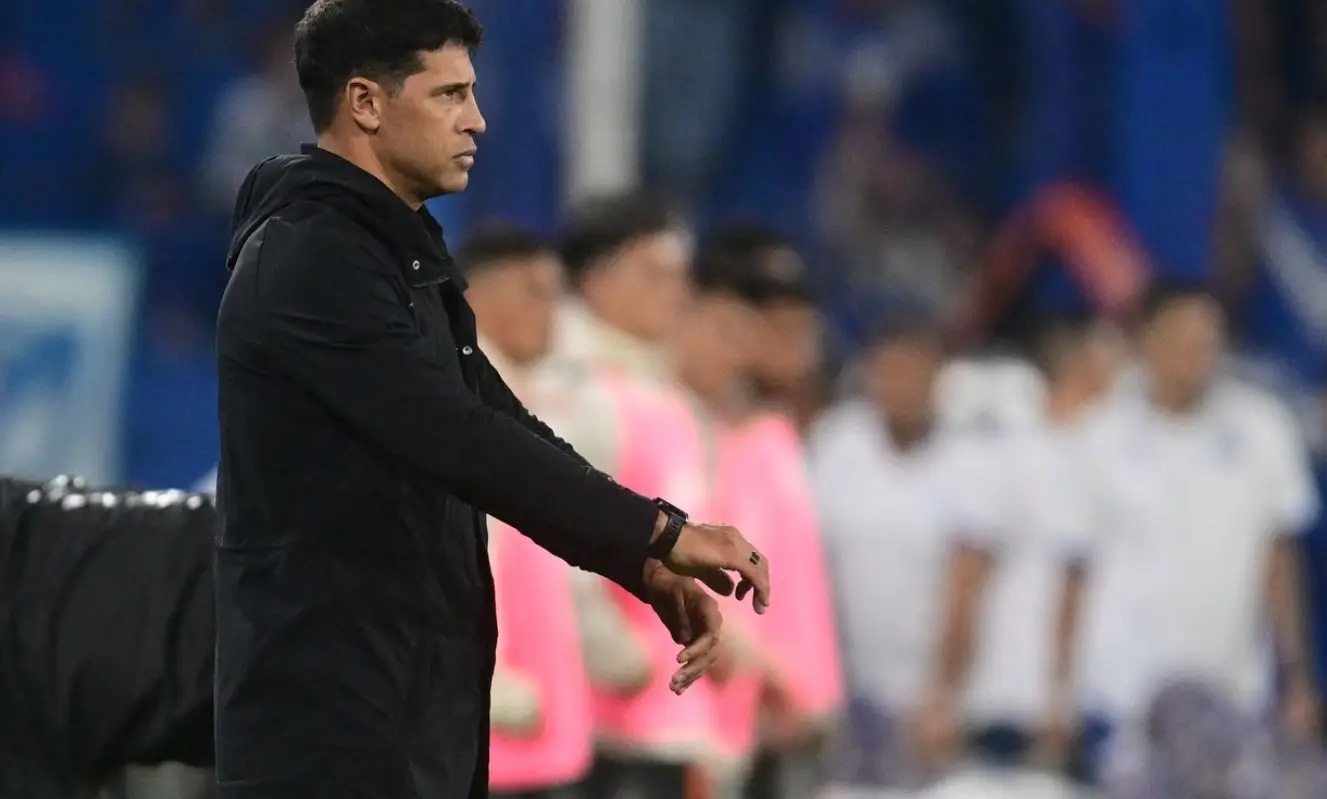 Sebastián Domínguez dejó de ser el DT de Vélez