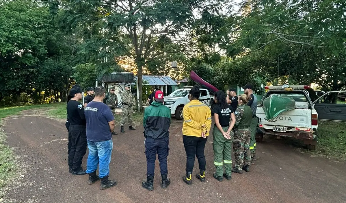 Buscan a un adolescente arrastrado por las aguas de un arroyo en Iguazú