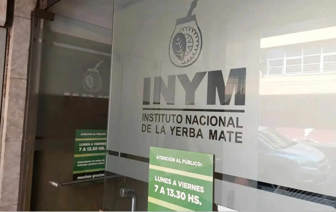 Despiden a trabajadores del Instituto Nacional de la Yerba Mate