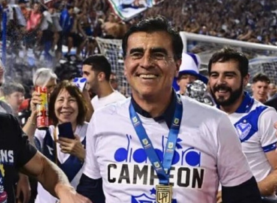 Quinteros rompió el silencio y explicó su salida de Vélez