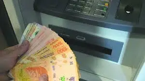 El salario mínimo perdió más de un tercio de su poder adquisitivo en cinco meses