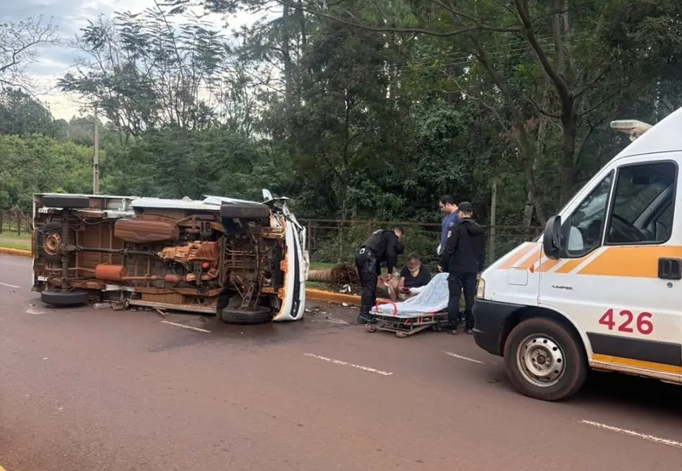 Automovilista fue hospitalizado tras despistar en Oberá
