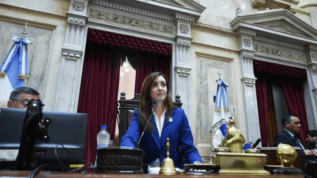 Por la presión social, Villarruel extendió el congelamiento de las dietas en el senado