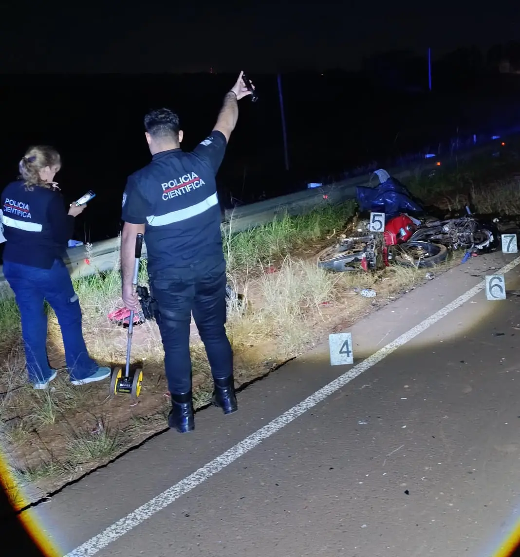 Dos jóvenes perdieron la vida en un choque de motos