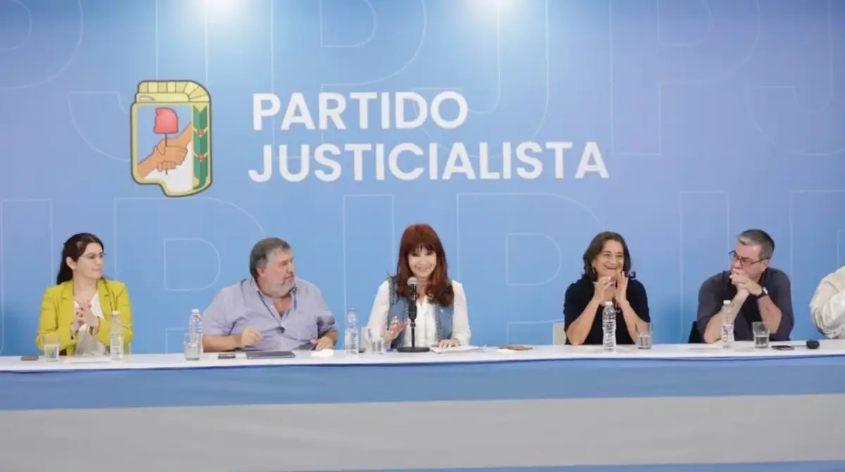 Cristina Kirchner convocó de urgencia, a una cumbre del PJ