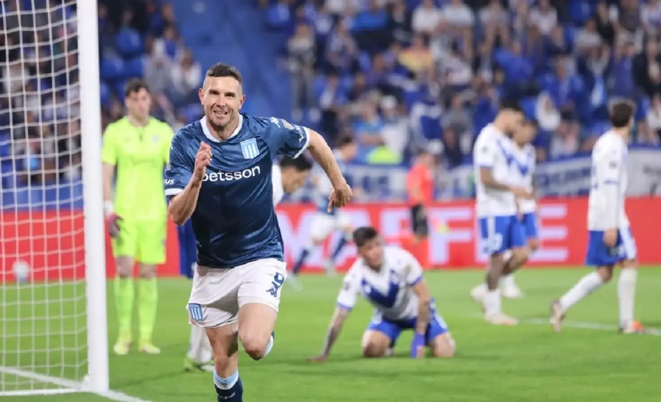 Racing venció a Vélez y es el primer semifinalista de la Libertadores