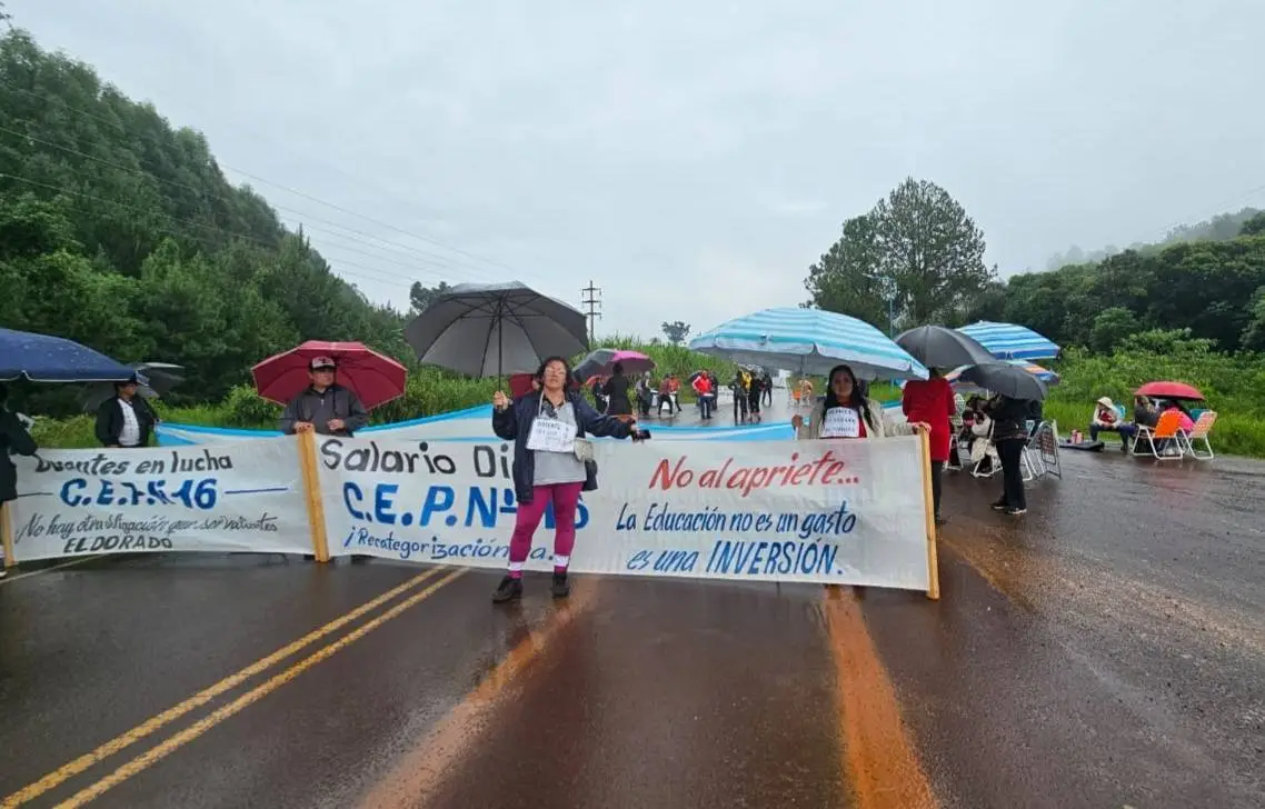 El FTEL y el MPL llevan adelante un paro y movilización de docentes en Misiones
