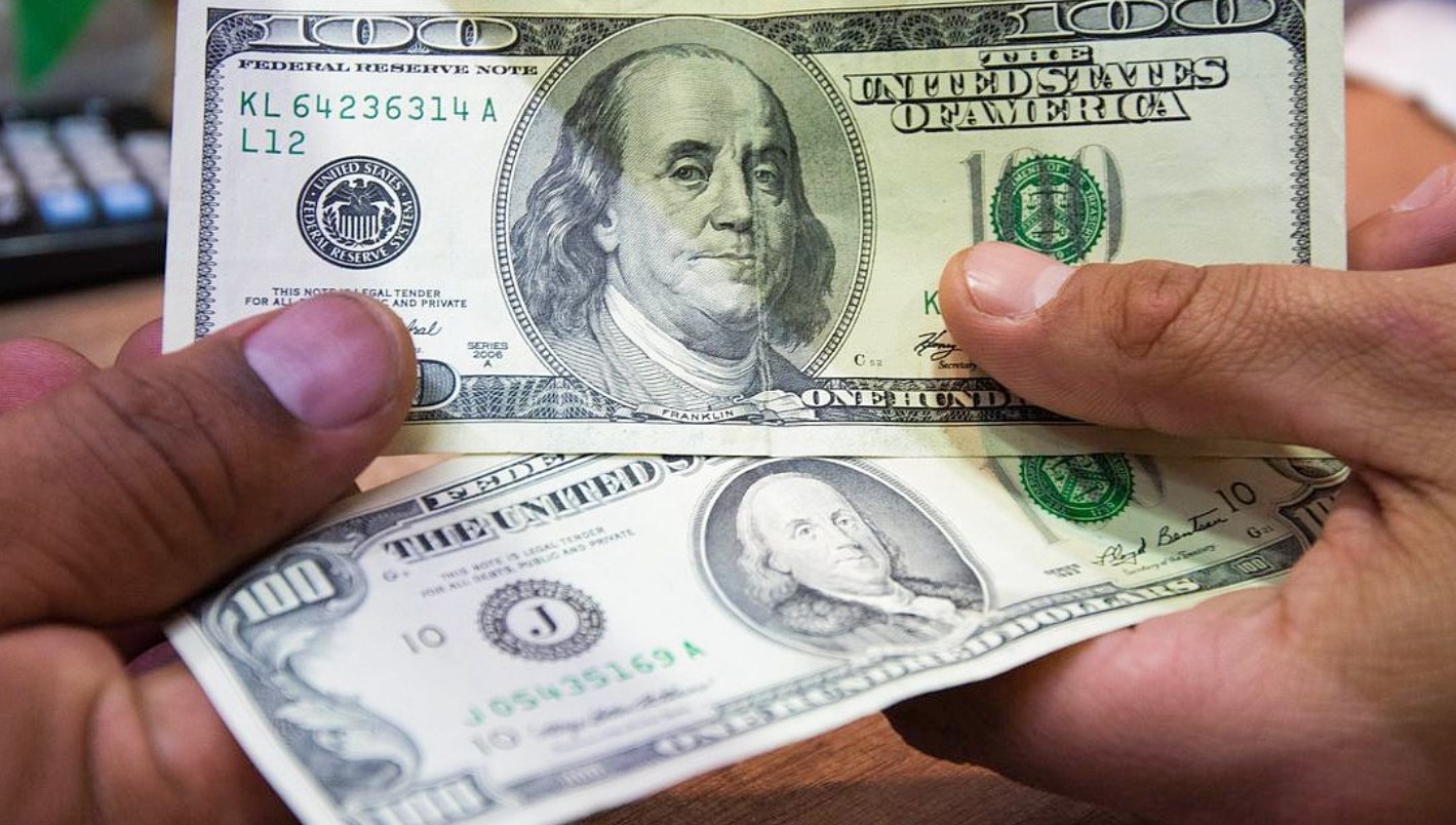 Pago con dólar “cara chica”: una medida marketinera para reactivar el consumo