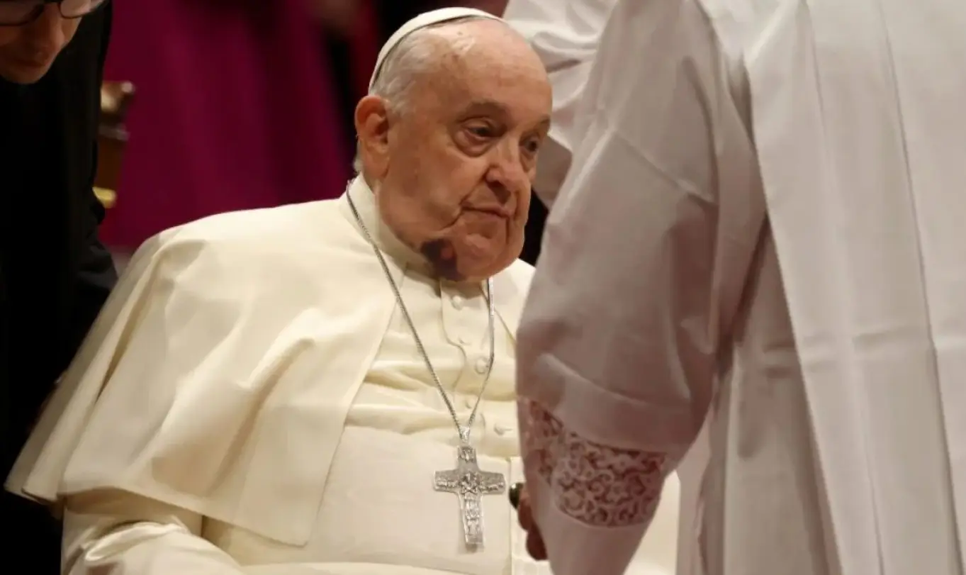 El Papa, aquejado por una neumonía, pasó una "noche tranquila"