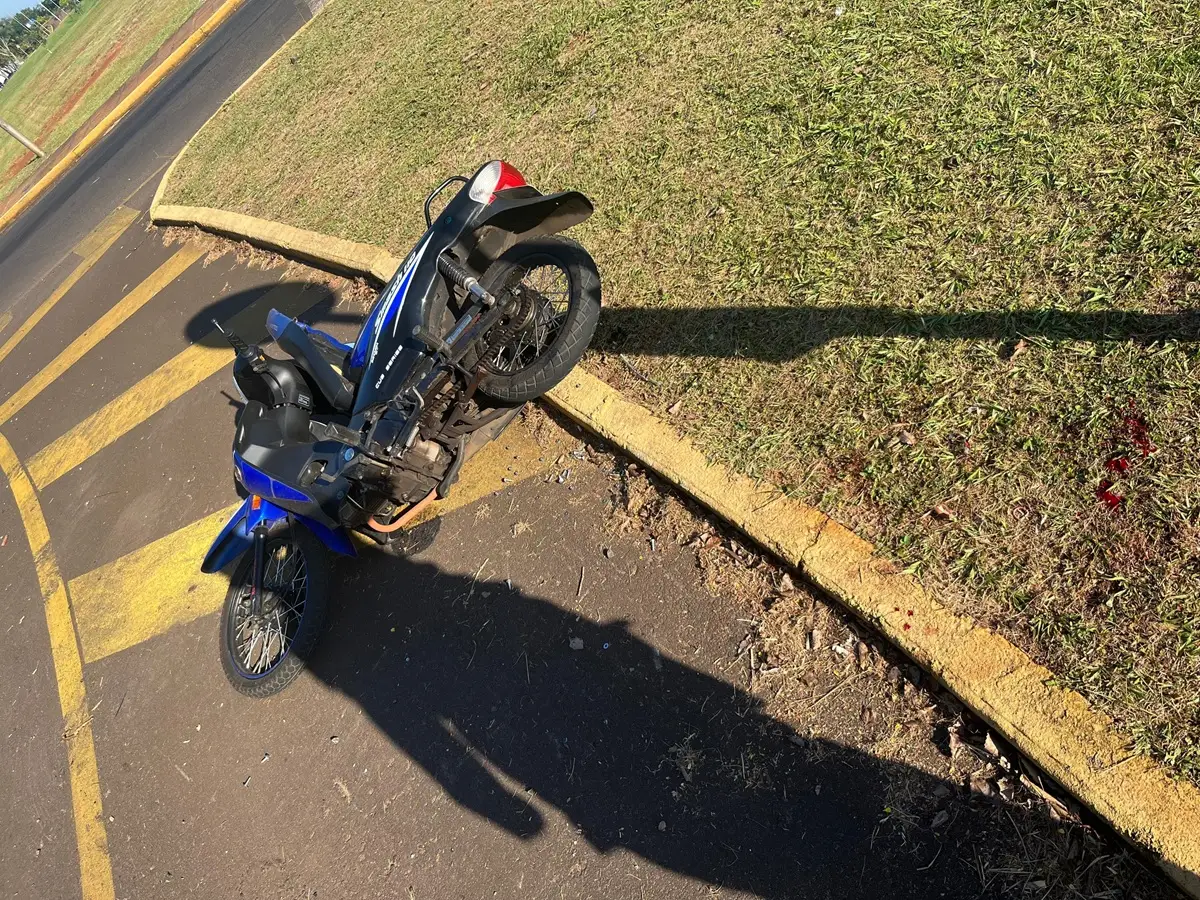 Sigue prófugo un automovilista que chocó a una moto