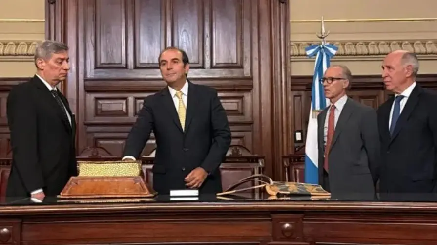 García-Mansilla juró como juez de la Corte Suprema