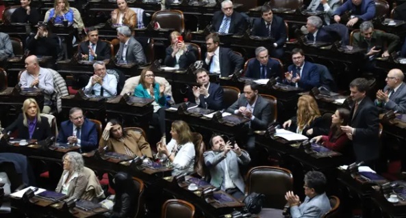La oposición rechazó el DNU sobre la SIDE