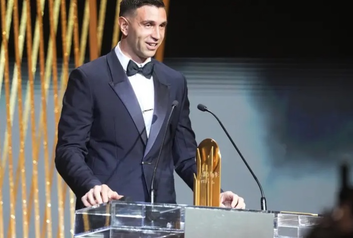 Otra vez Dibu Martínez es el mejor arquero del mundo