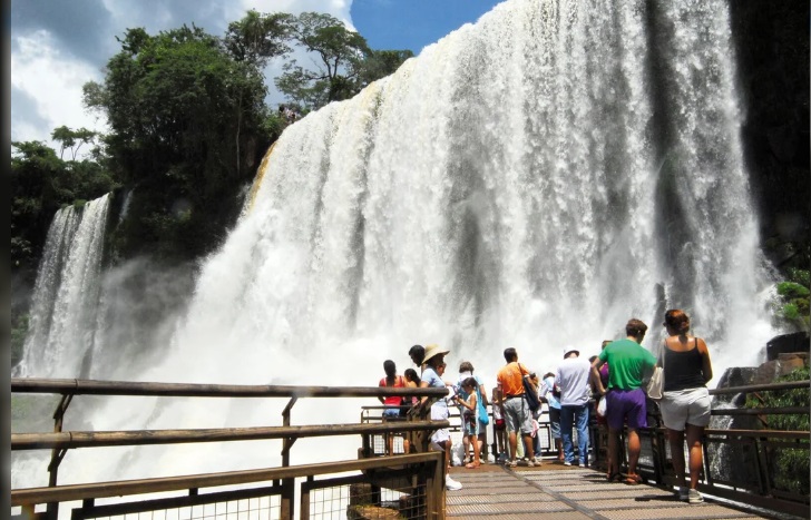 Decretan feriado puente y habrá otro fin de semana largo antes de fin de año