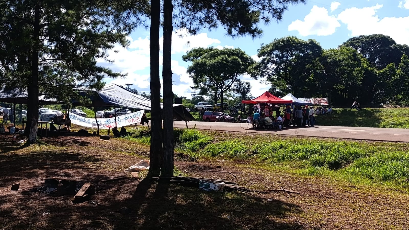 Séptimo día de paro yerbatero y protesta en San Pedro