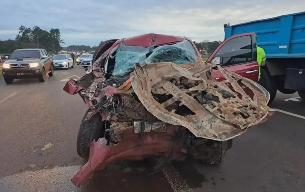 Falleció el conductor de la camioneta que chocó con un cambión en ruta 12