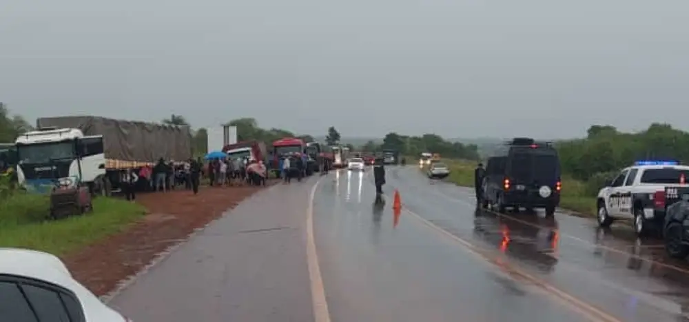 Desalojaron la protesta de yerbateros en el puesto de Rentas del cruce Centinela