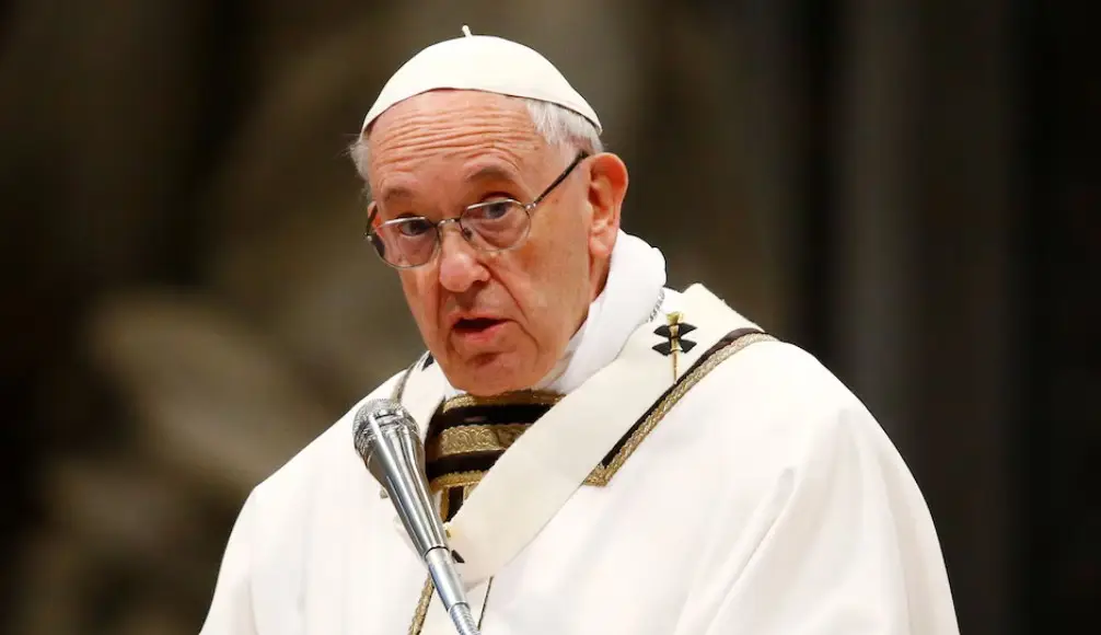 El Papa pasó una noche tranquila, pero sigue bajo observación médica