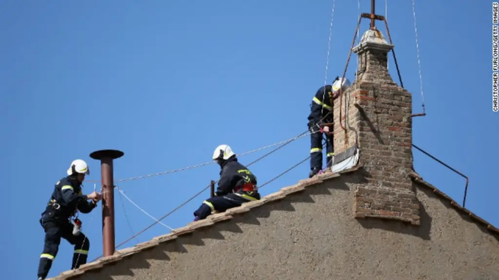 El Vaticano instaló la chimenea en la Capilla Sixtina para el cónclave