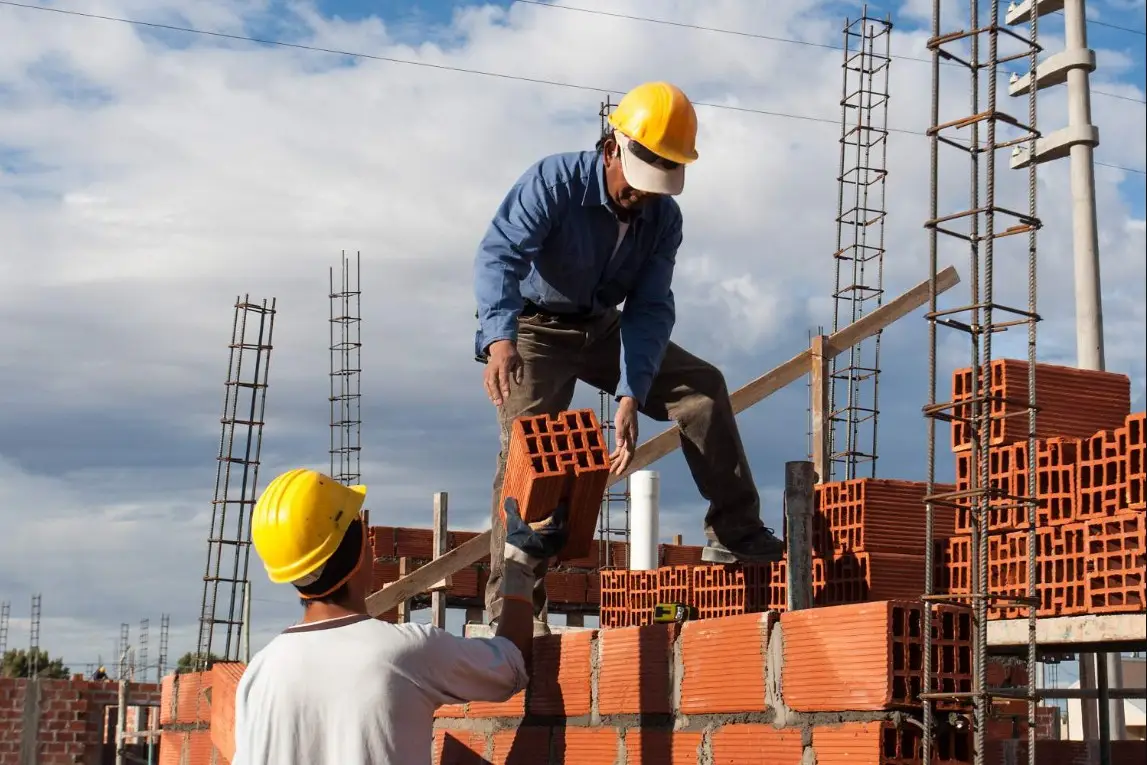 La industria y la construcción cayeron en octubre
