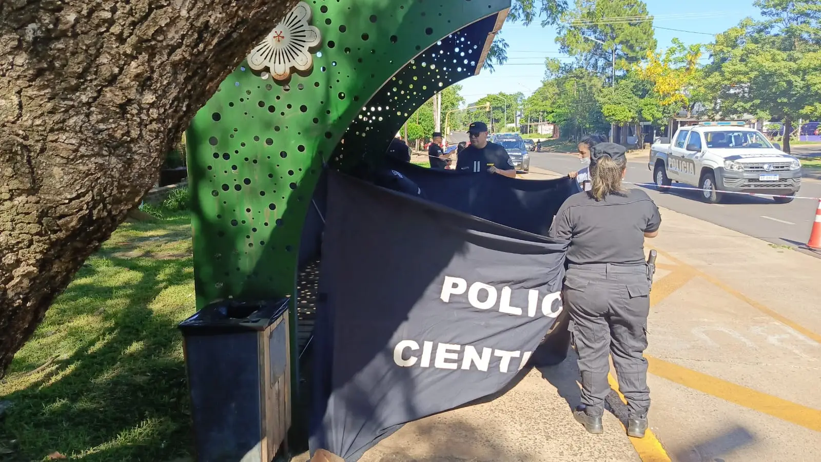 Falleció un hombre en una parada de colectivos