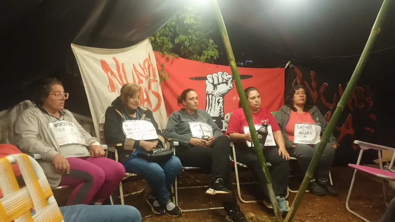 Docente en huelga de hambre cuestionó a funcionario acusado de corrupción